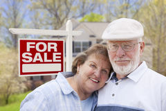 happy-senior-couple-front-sale-sign-house-real-estate-32208029